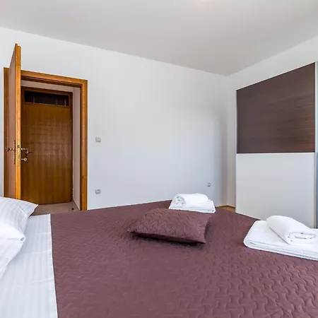 Апартаменты Bright And Modern With Private Terrace *